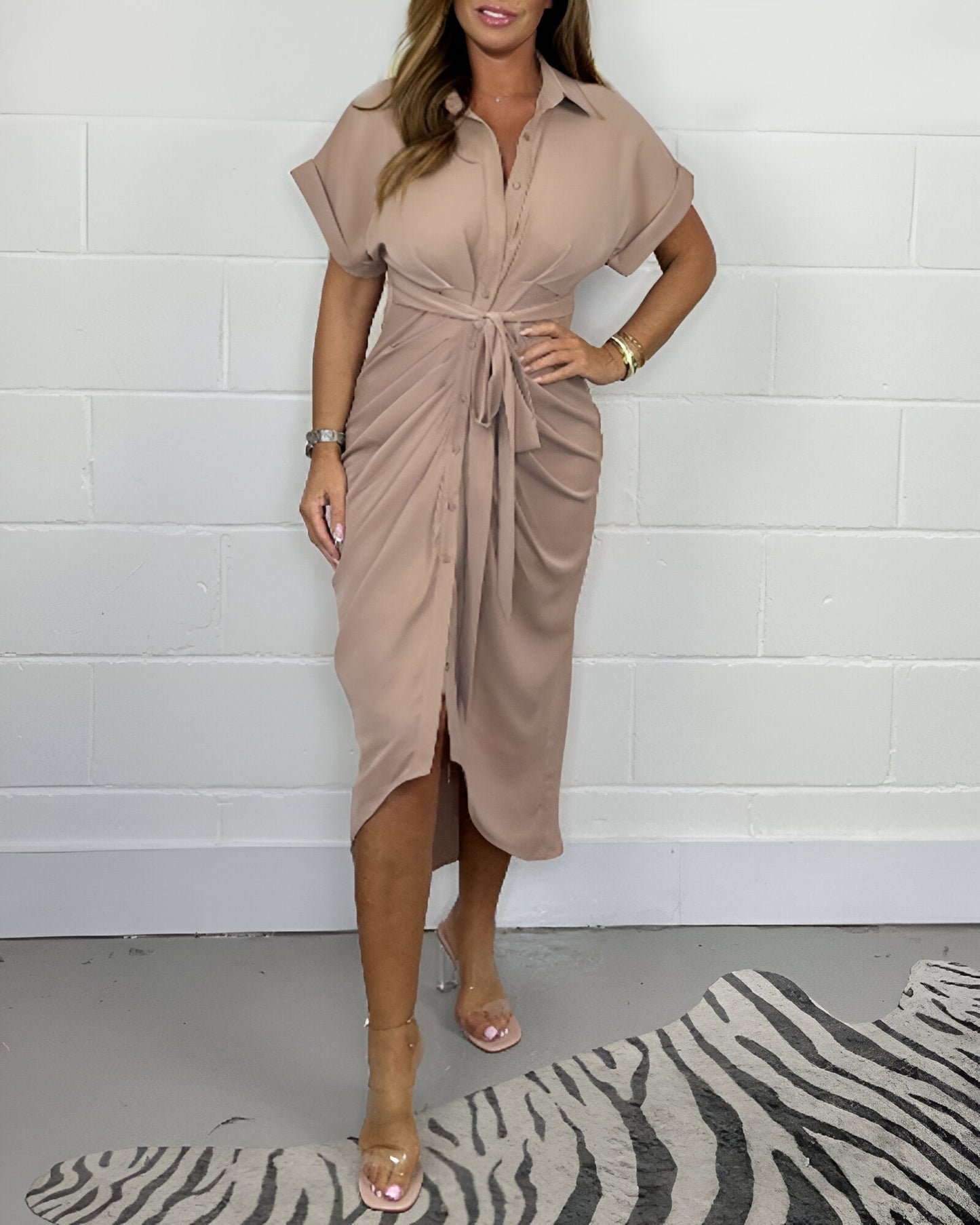 Nina | Robe midi à fronces et col chemise pour femmes