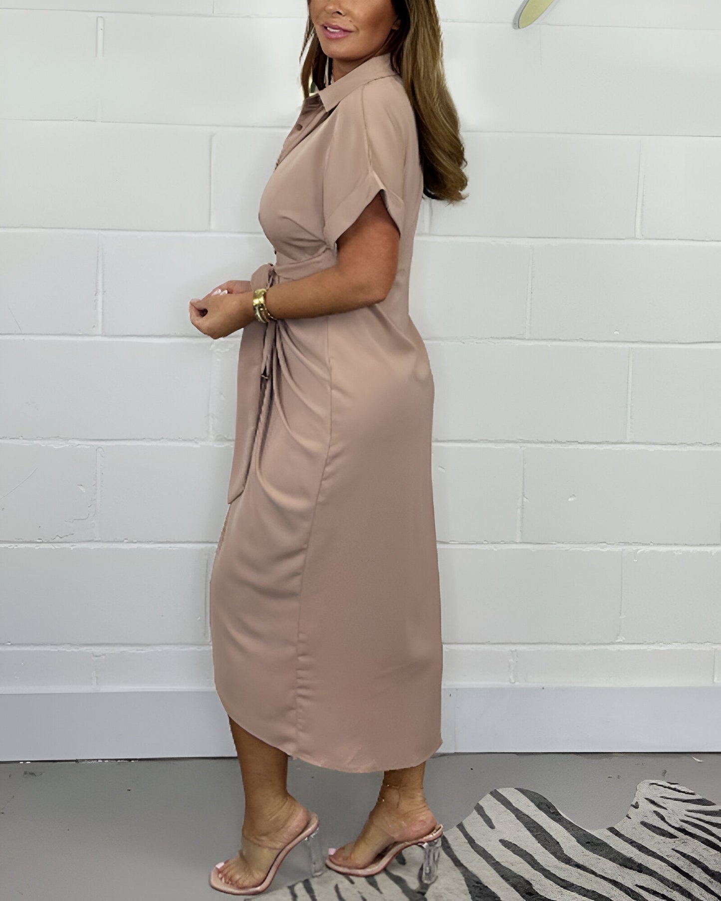 Nina | Robe midi à fronces et col chemise pour femmes