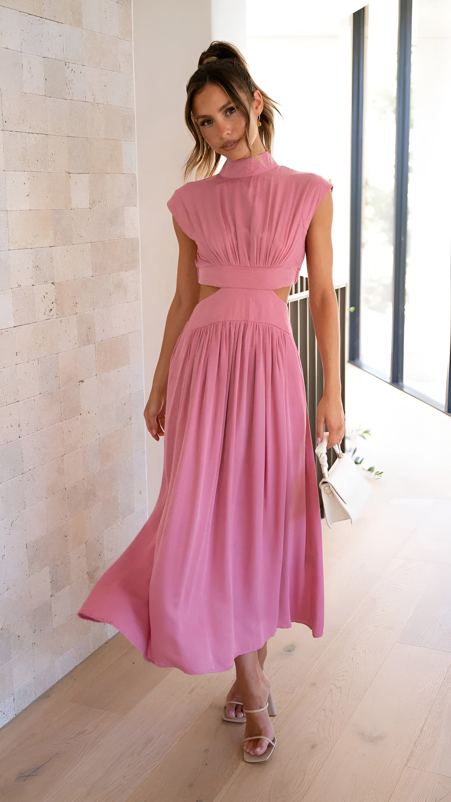 Louna | Robe mi-longue plissée avec découpes latérales et col montant pour femme