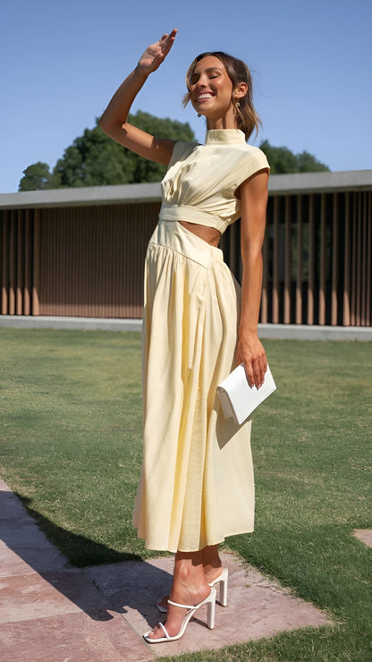 Louna | Robe mi-longue plissée avec découpes latérales et col montant pour femme