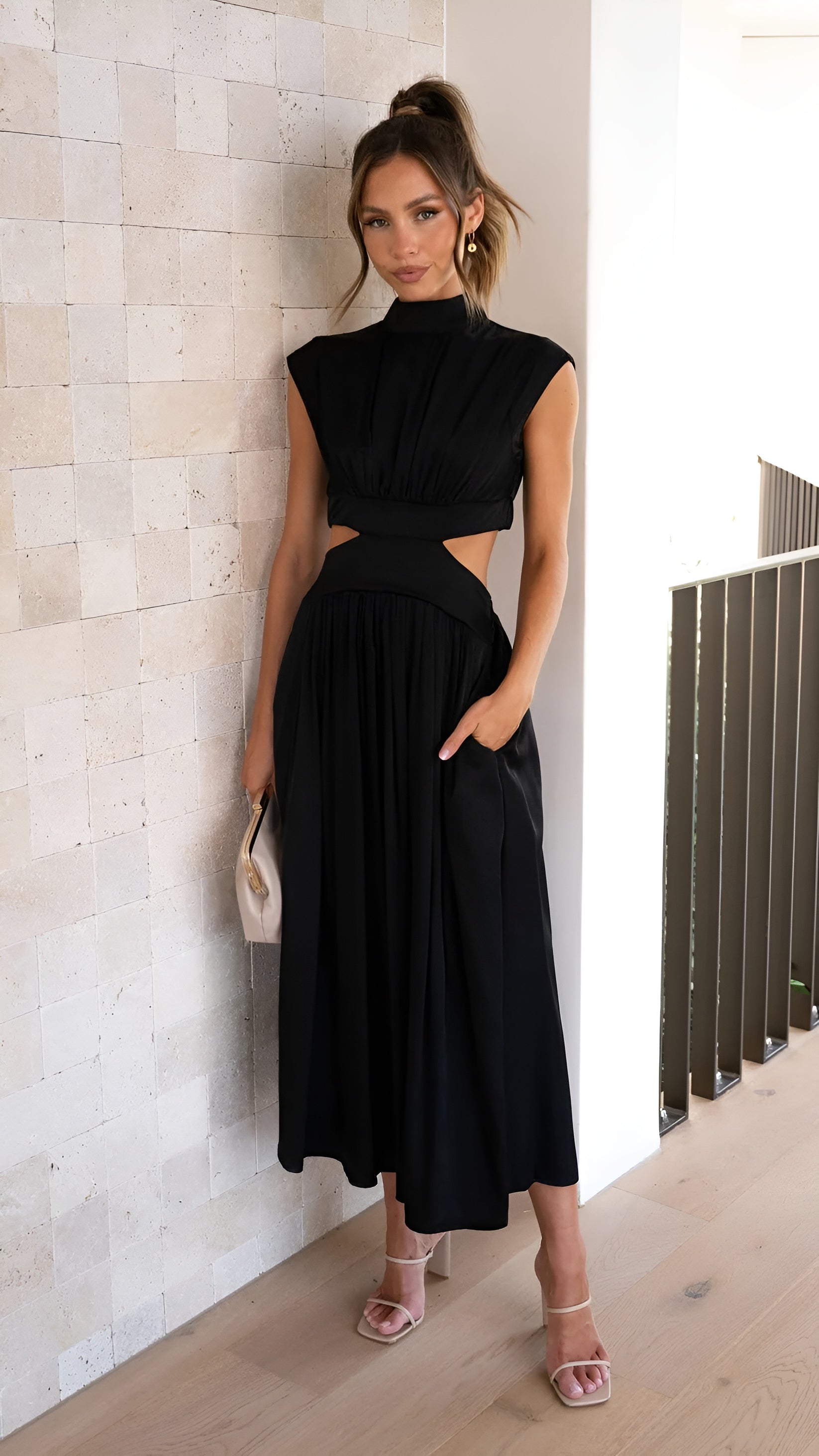Louna | Robe mi-longue plissée avec découpes latérales et col montant pour femme