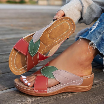 Manon | Sandales plates à brides croisées et détail feuilles pour femme