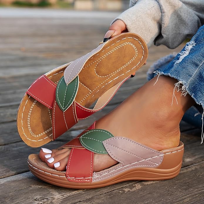 Manon | Sandales plates à brides croisées et détail feuilles pour femme