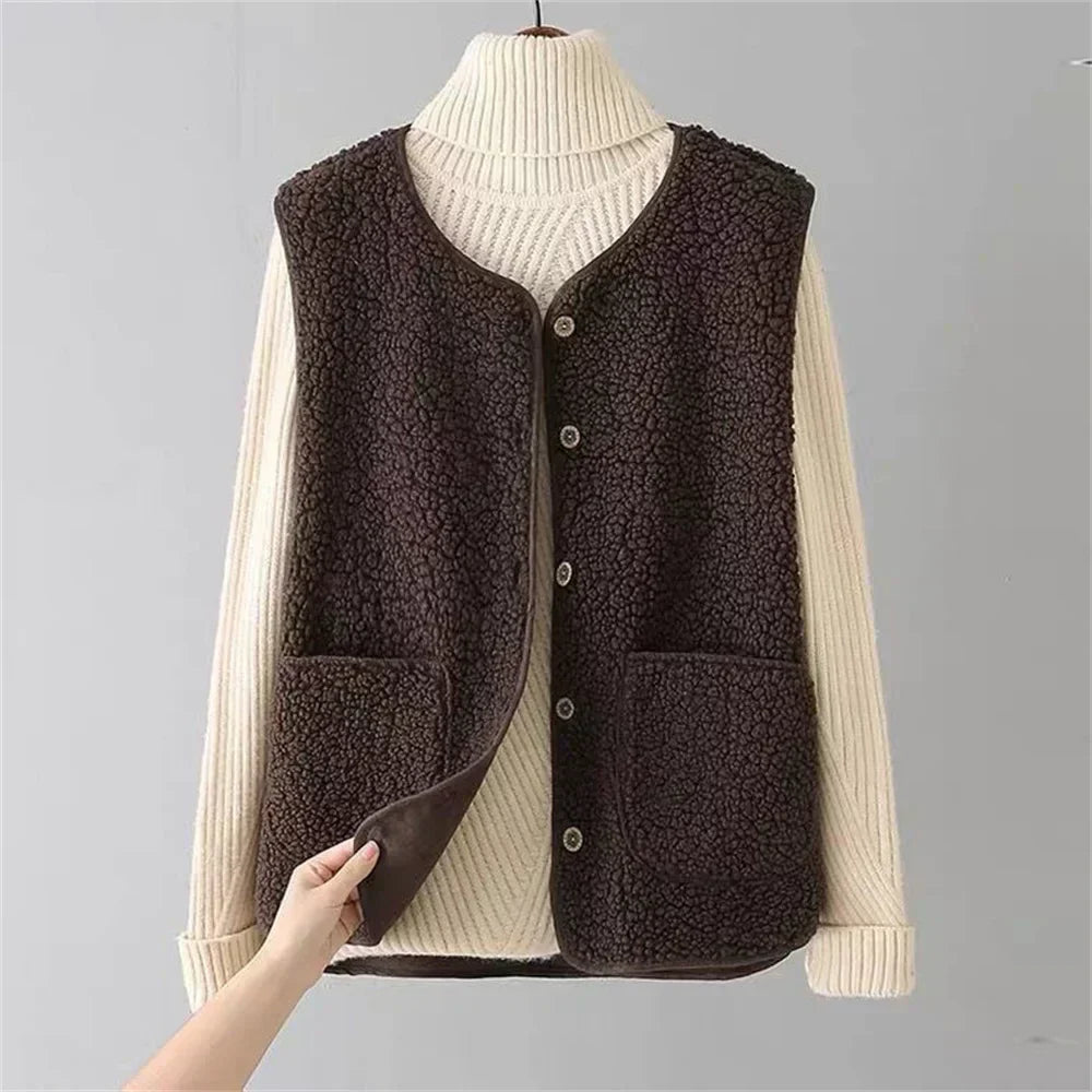 Margaux | Gilet sans manches en peluche à poches pour femmes