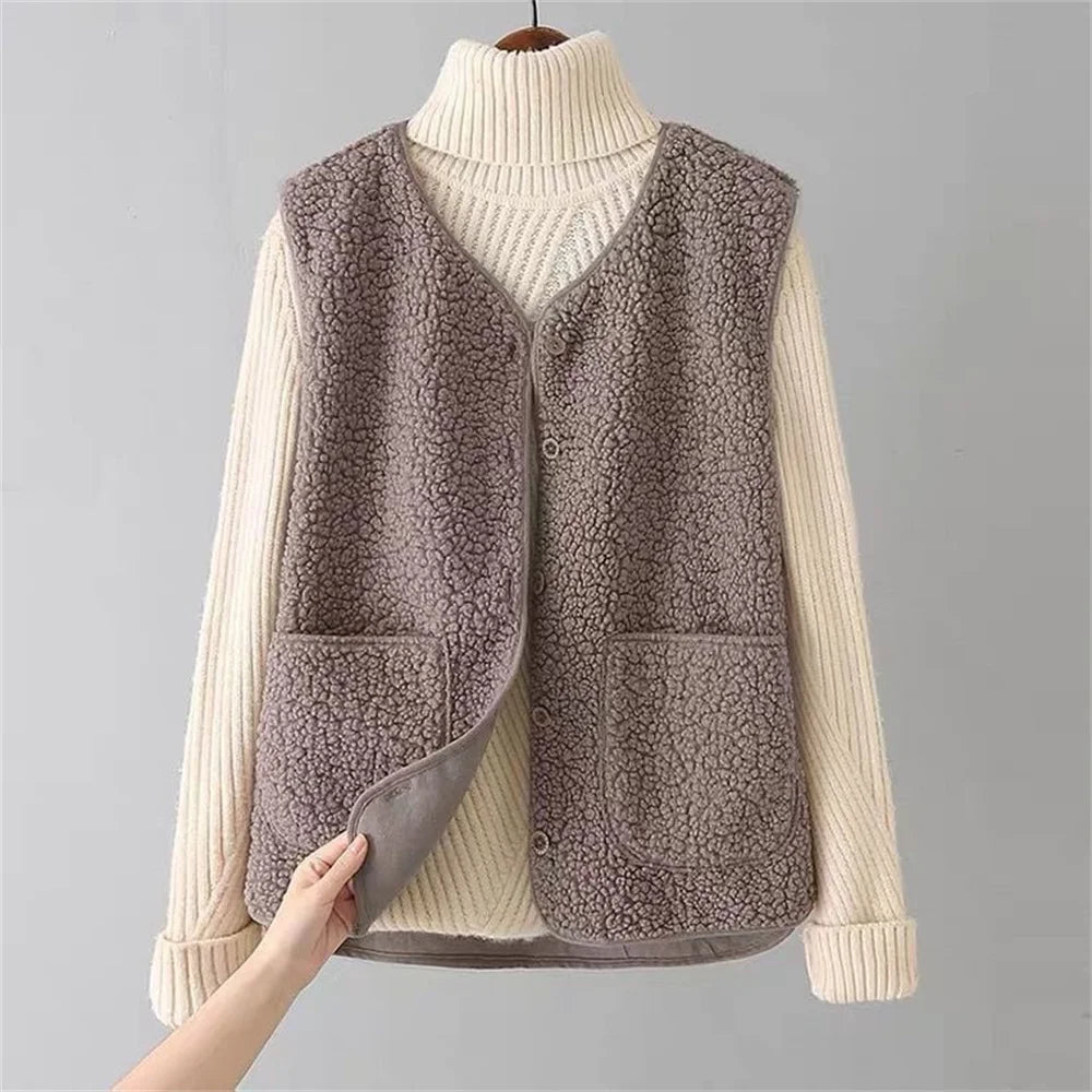 Margaux | Gilet sans manches en peluche à poches pour femmes