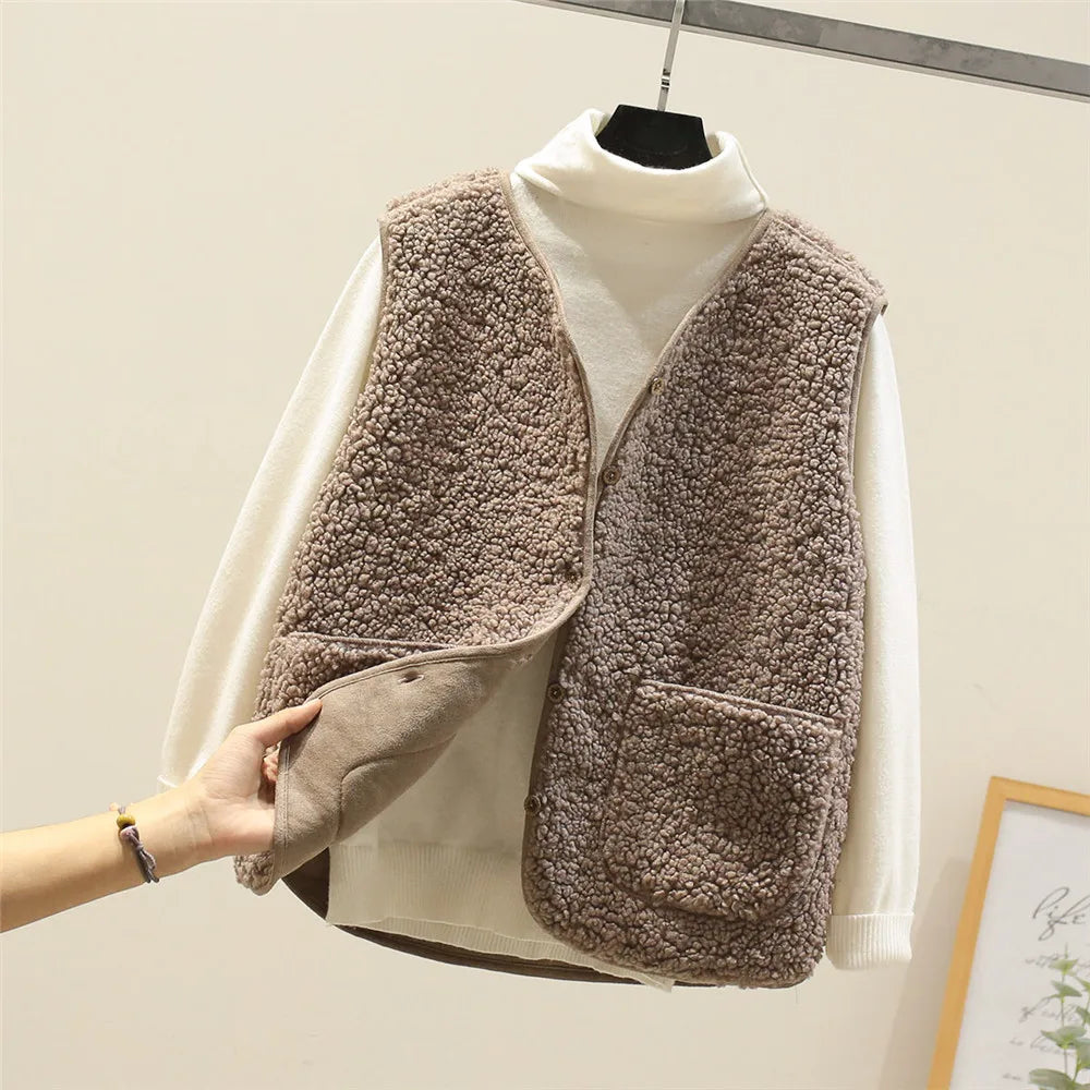 Margaux | Gilet sans manches en peluche à poches pour femmes