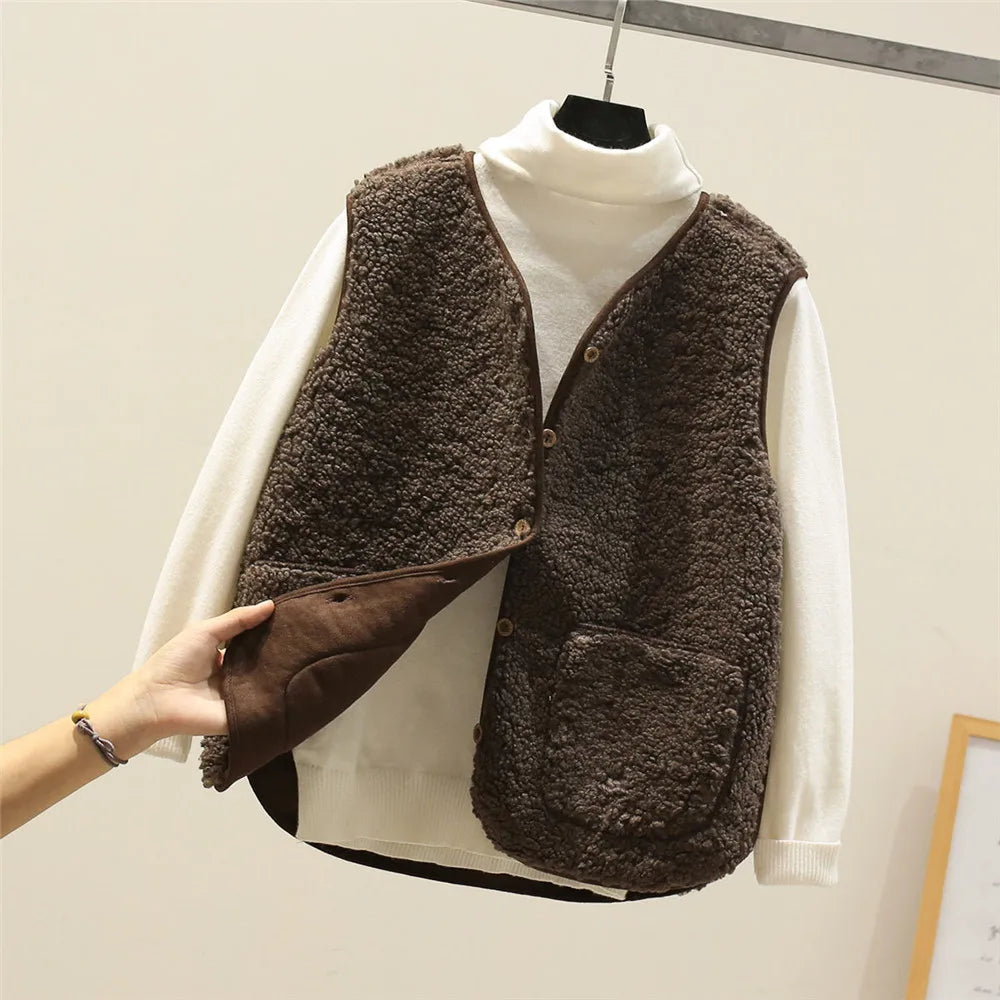 Margaux | Gilet sans manches en peluche à poches pour femmes